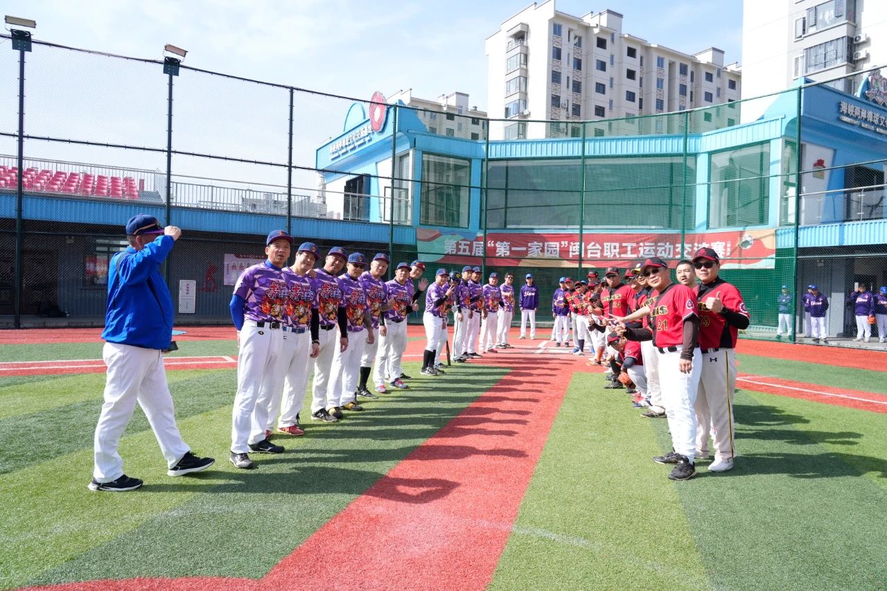 利物浦正式发布新赛季球衣，时隔13年再度携手阿迪达斯